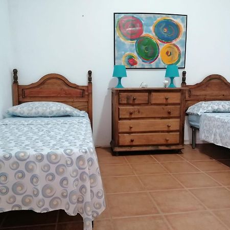 Habitacion En Un Bajo 2 Camas Individual Casa Compartida Abades  Dış mekan fotoğraf
