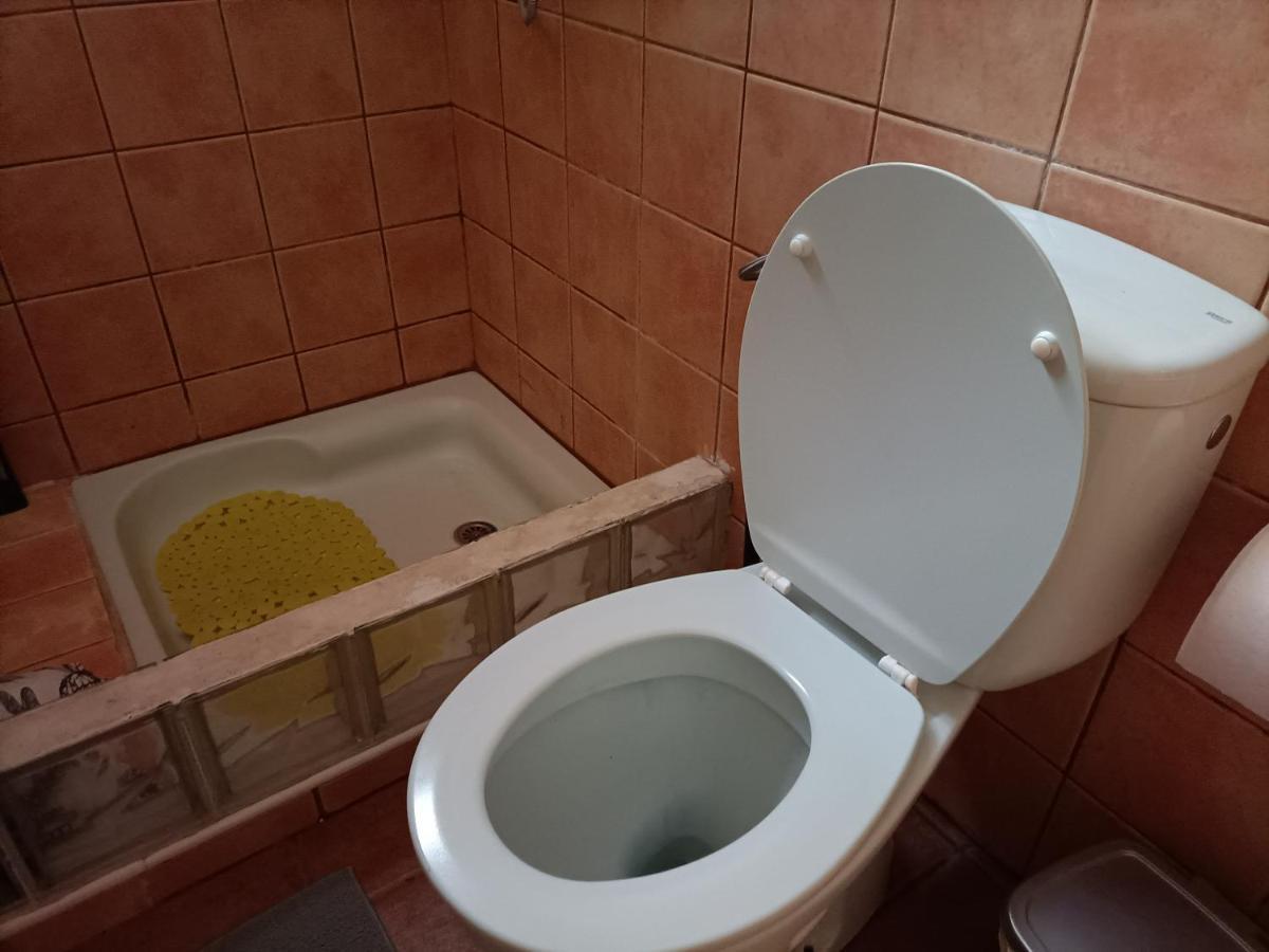 Habitacion En Un Bajo 2 Camas Individual Casa Compartida Abades  Dış mekan fotoğraf