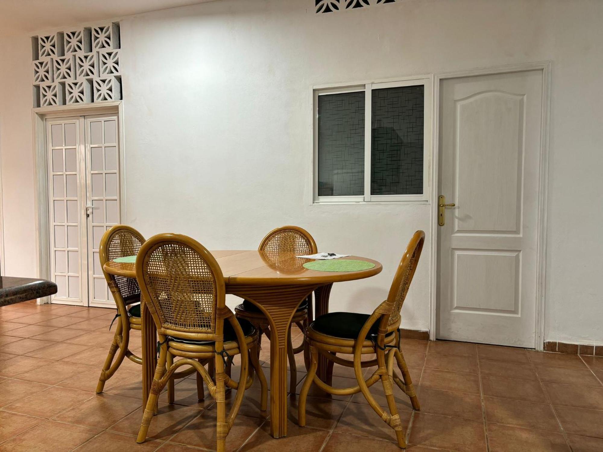 Habitacion En Un Bajo 2 Camas Individual Casa Compartida Abades  Dış mekan fotoğraf